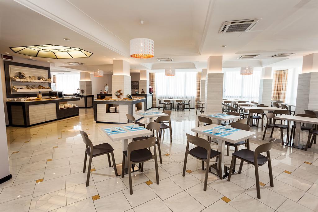 Hotel Alexander Cattolica Esterno foto