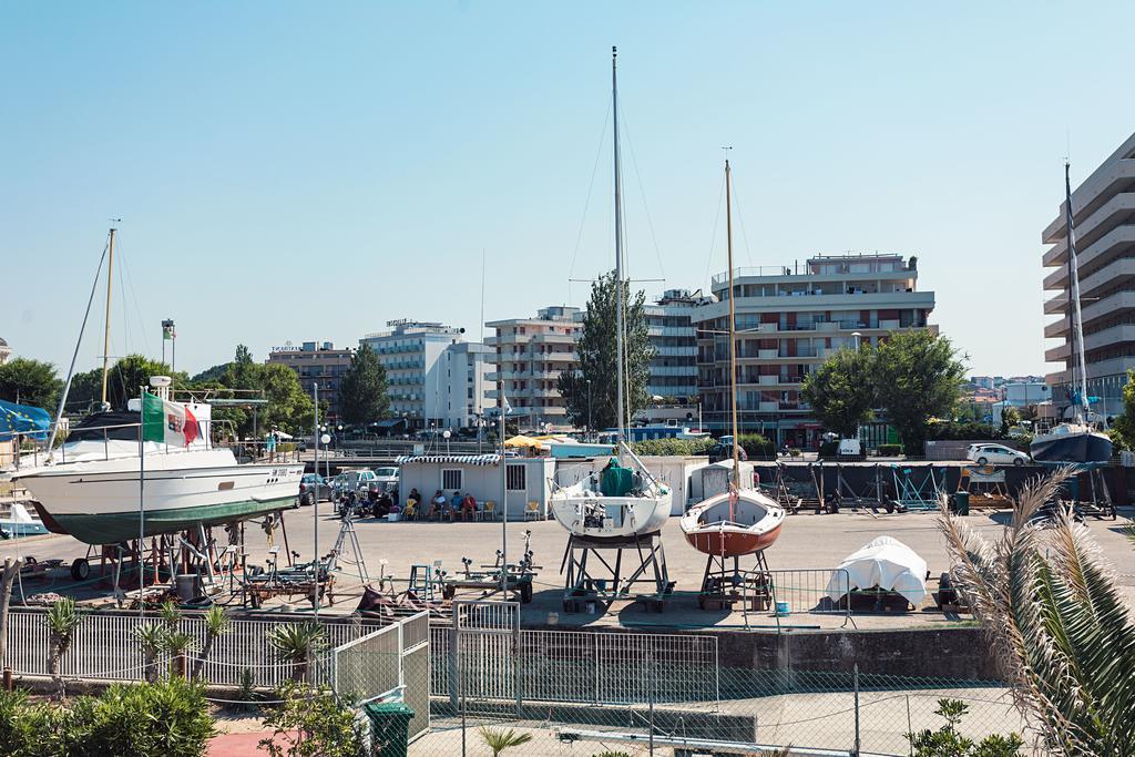 Hotel Alexander Cattolica Esterno foto