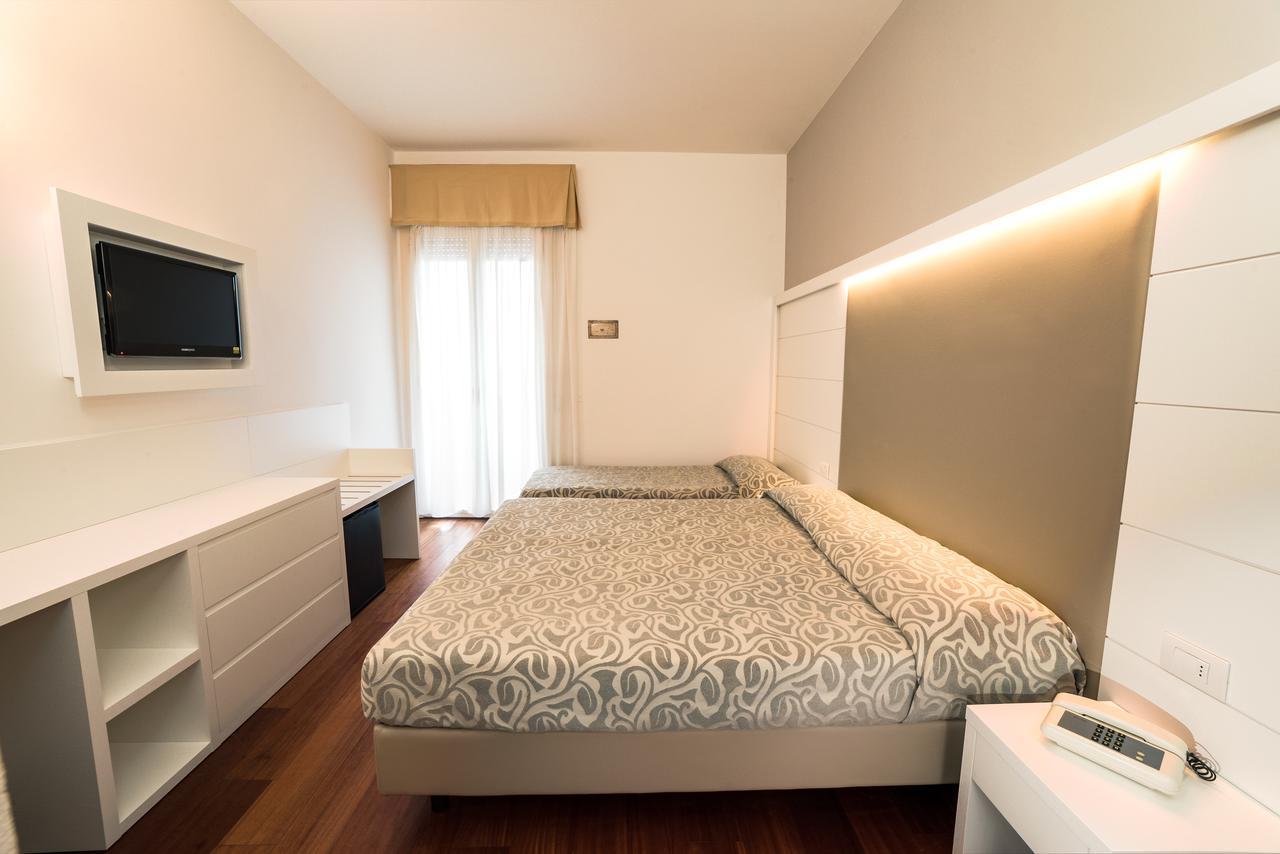 Hotel Alexander Cattolica Esterno foto