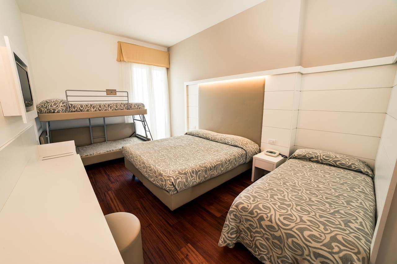 Hotel Alexander Cattolica Esterno foto